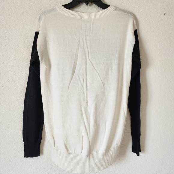 🎀Disney Cream and Red Cartoon Long Sleeve Medium Juniors🎀 - Picture 2 of 5